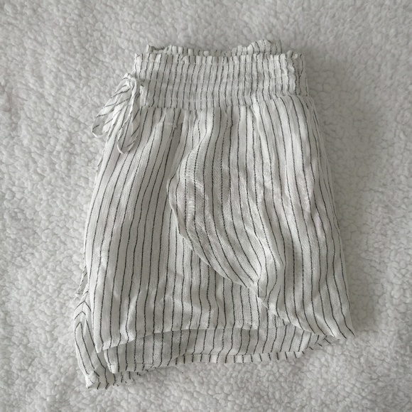 American Eagle Flowy Shorts (NEW) - Picture 4 of 4